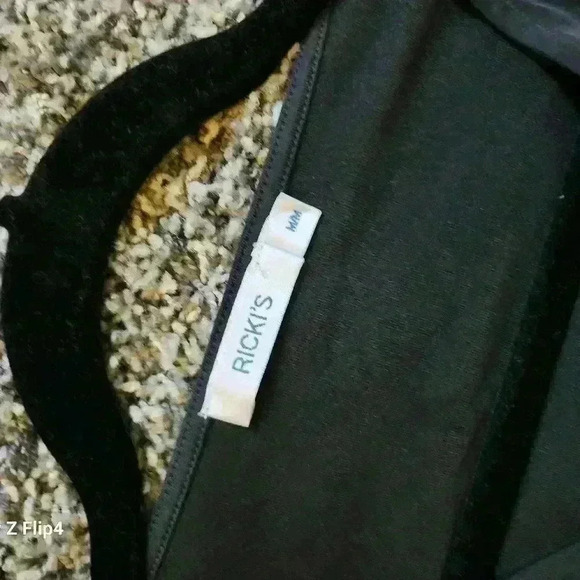 RICKI'S ROUCHED SHORT SLEEVE TOP - Picture 3 of 4